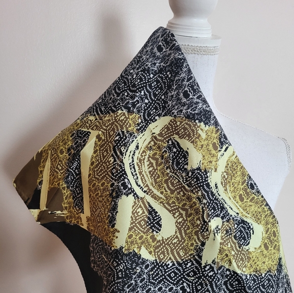 Missoni Abstract Print Name Silk Scarf Foulard, 35 Inch Square, NWT - Picture 4 of 10